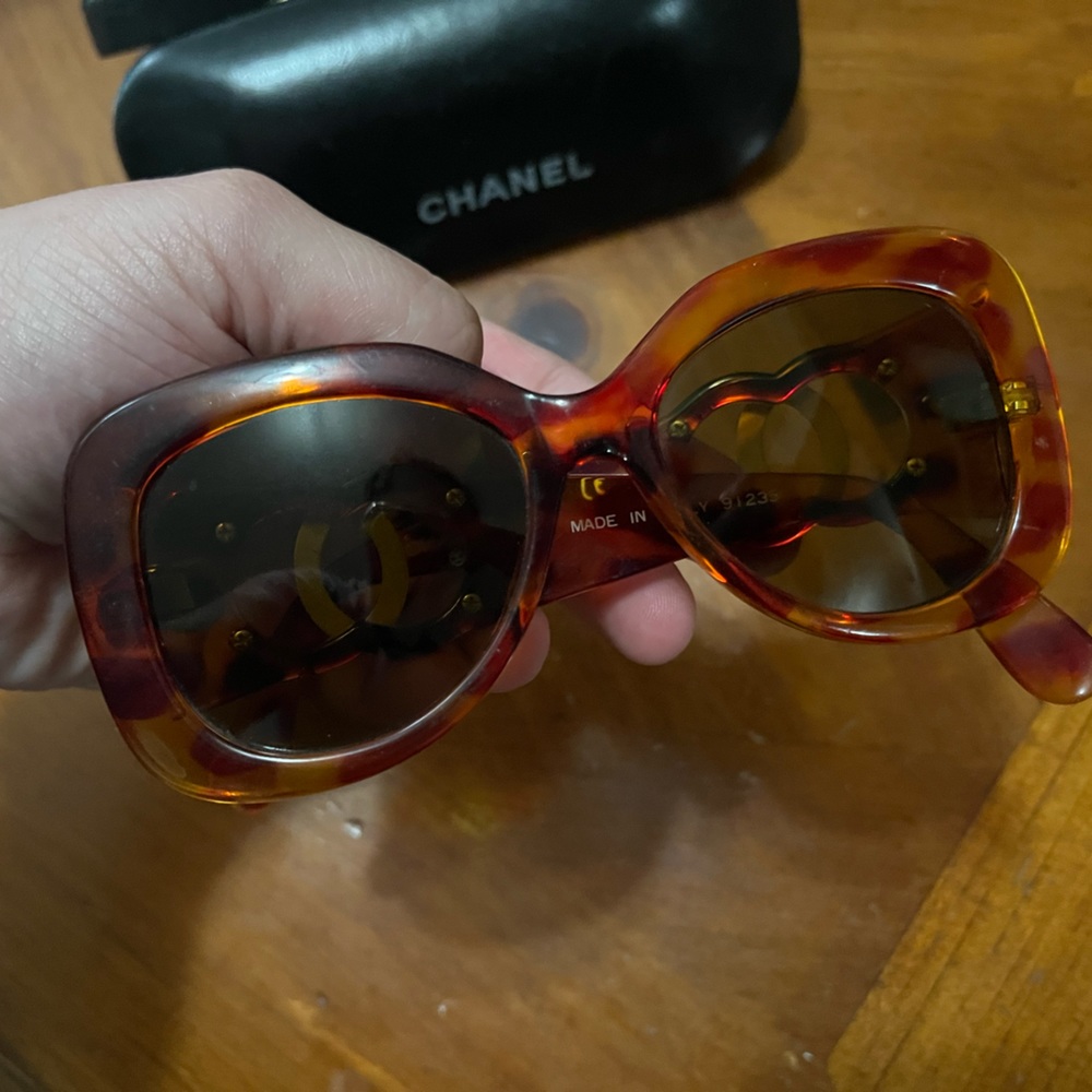 VINTAGE CHANEL TORTOISESHELL LOGO SUNGLASSES